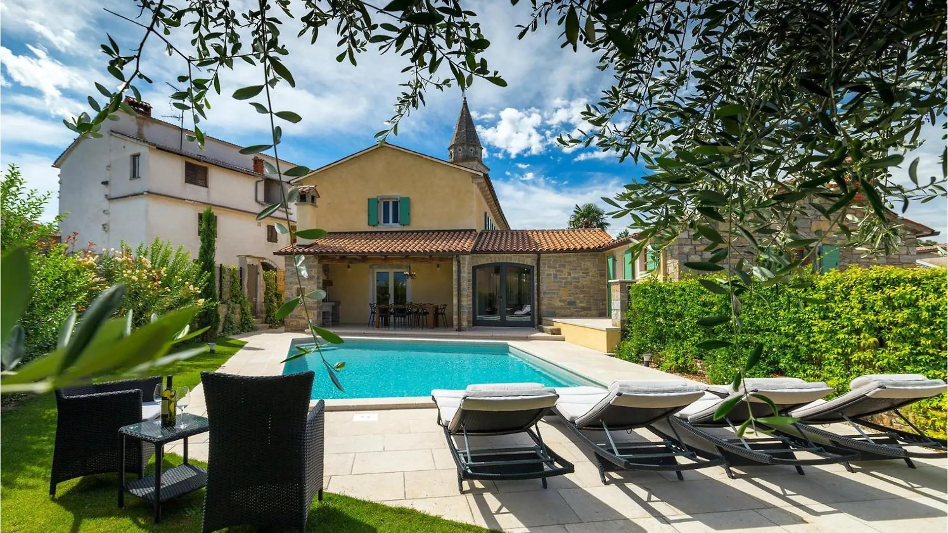 Villa Benvenuti Motovun 0*,  Croatia